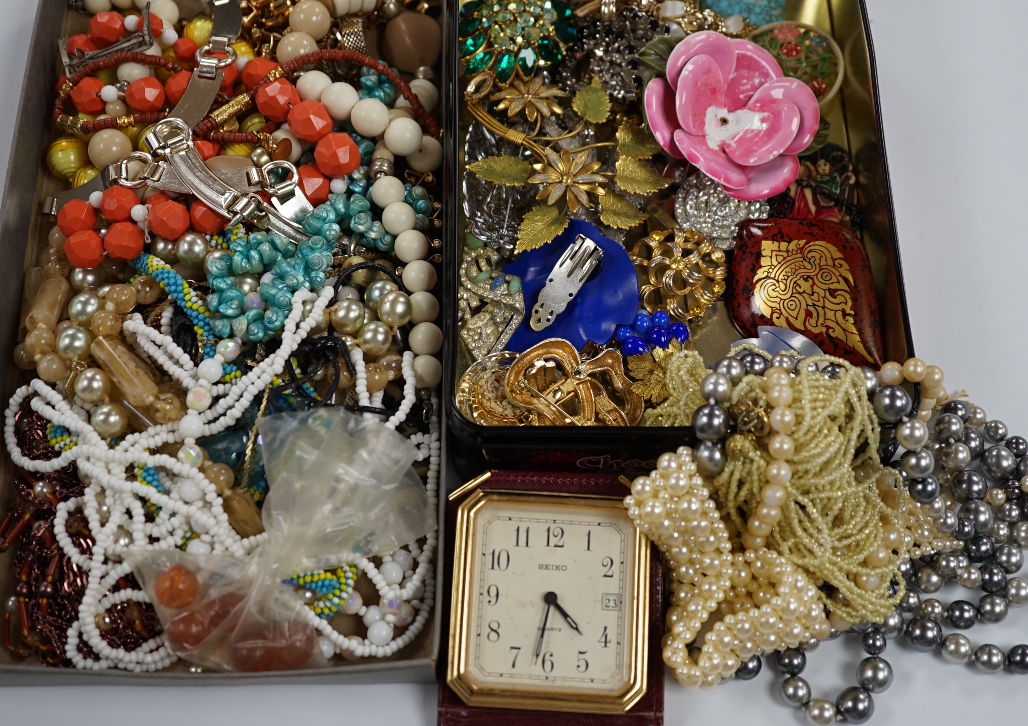 A large quantity of assorted costume jewellery.